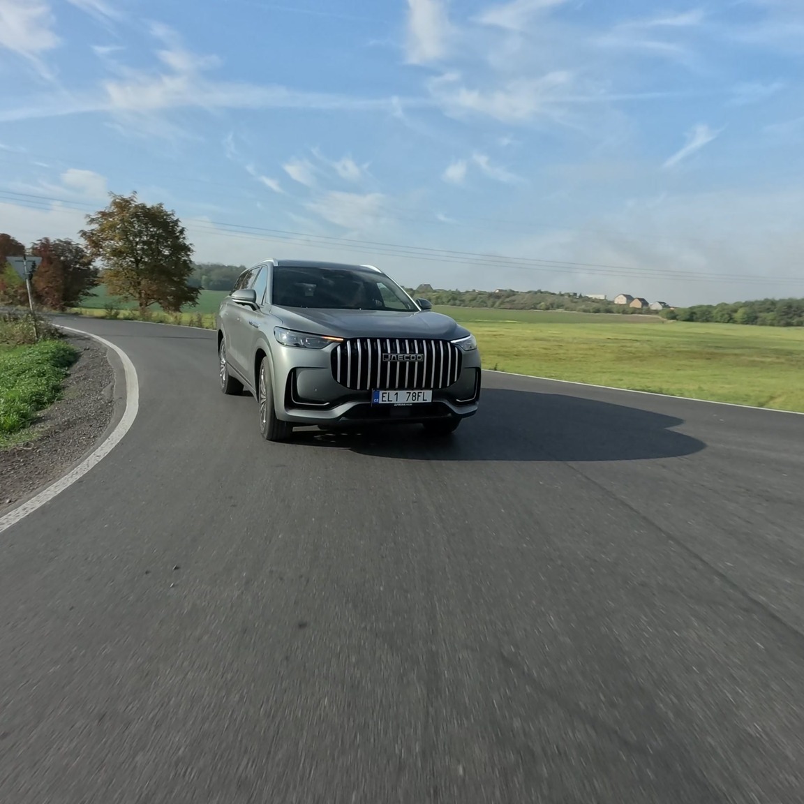 428 koní. Sedm míst. Přes 1 000 km dojezdu. 🔥